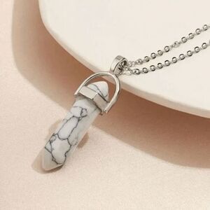 White Marble Ladies Fashionable Faux Stone Necklace